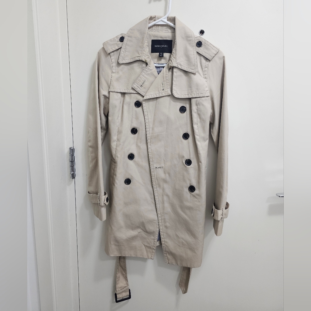 Banana Republic Trench Coat size XS